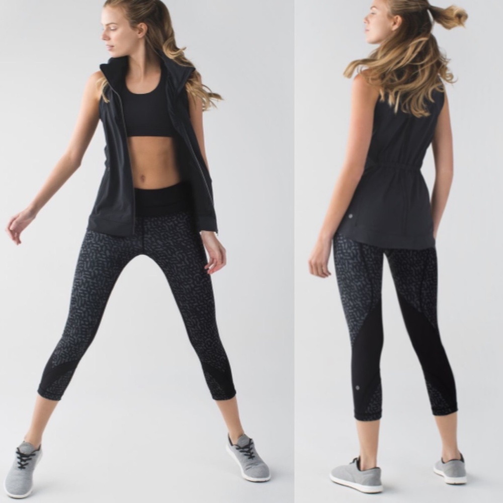 LULULEMON Run: Inspire Crop II size 2 black grey